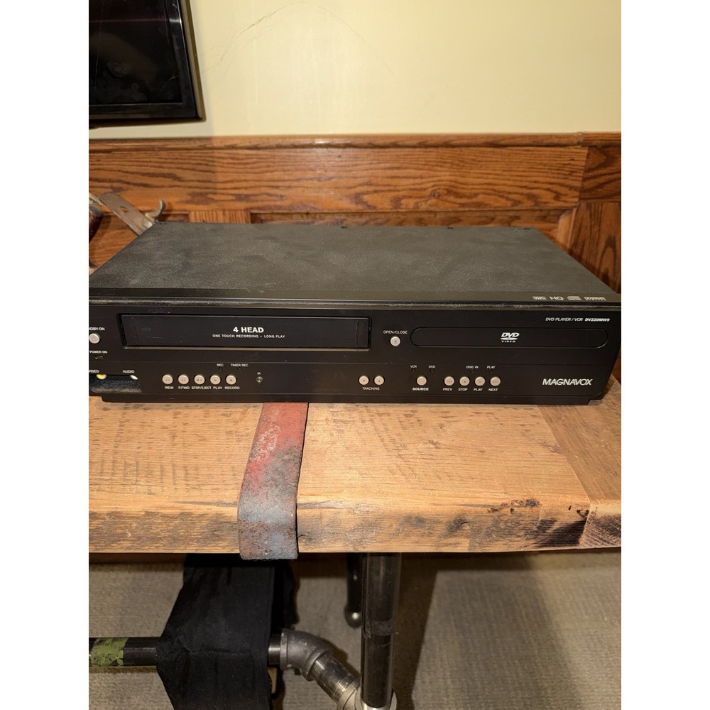 Magnavox DV220MW9 DVD/VCR - Item Only, No Remote - For parts as is - No Returns